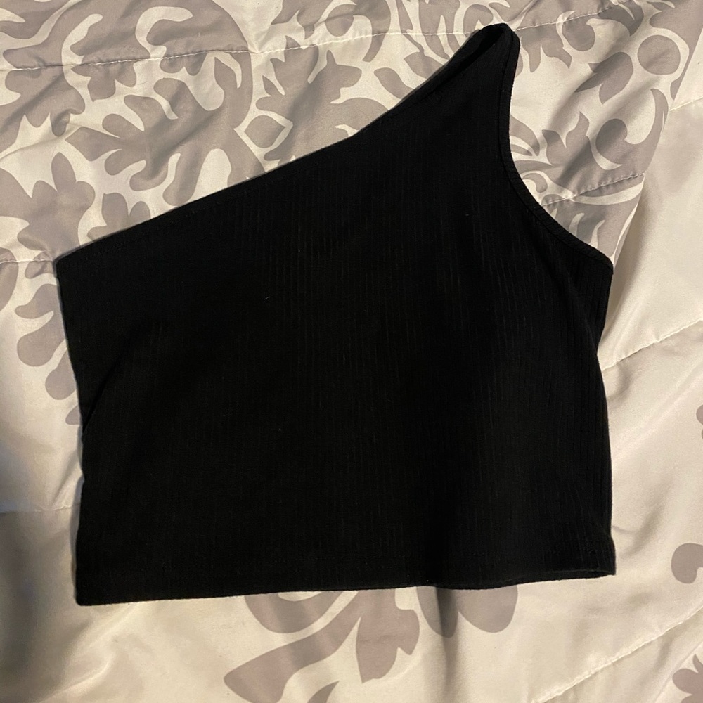 One sleeve cropped shirt